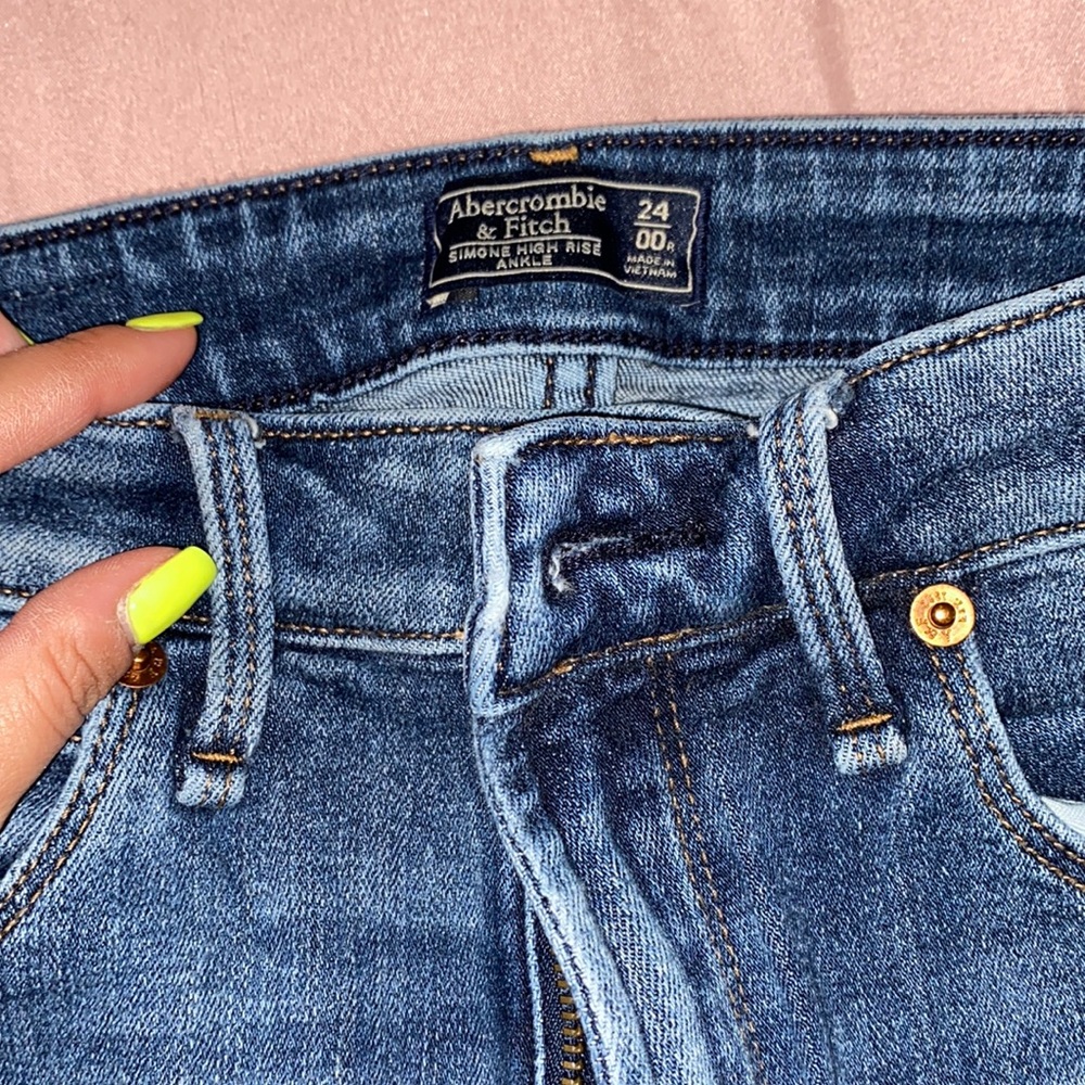 Abercrombie & Fitch woman Jean size 24/00